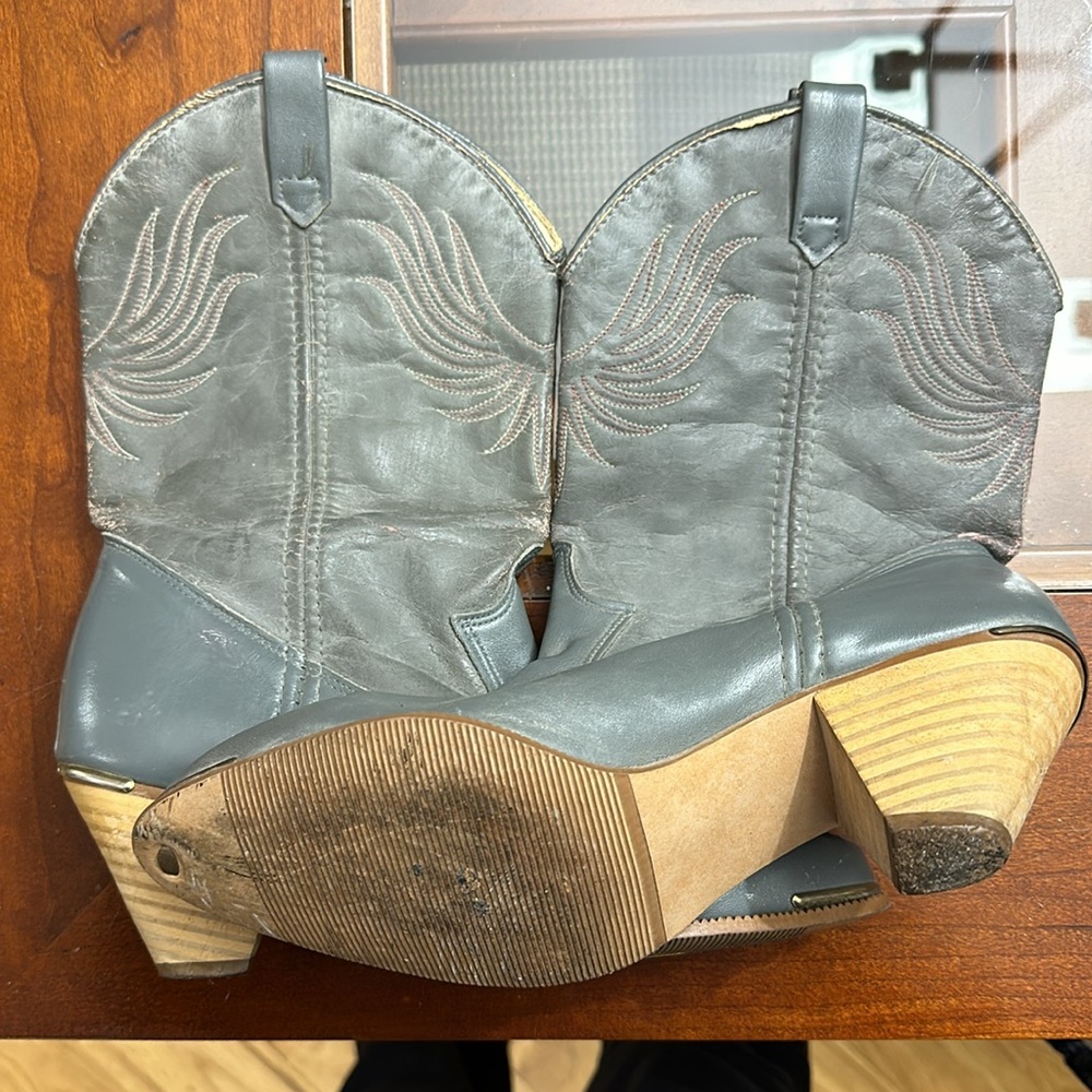 Vintage grey leather phoenix embroidered stitched cowgirl boots with wooden heel - Picture 5 of 12